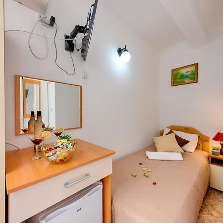 Hotel Dana Čanj Zewnętrze zdjęcie