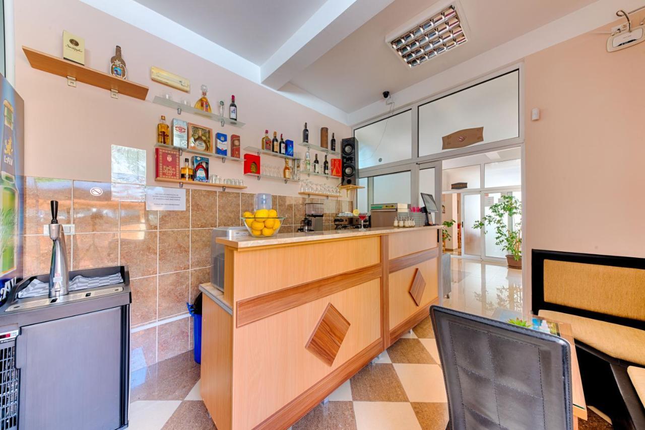 Hotel Dana Čanj Zewnętrze zdjęcie