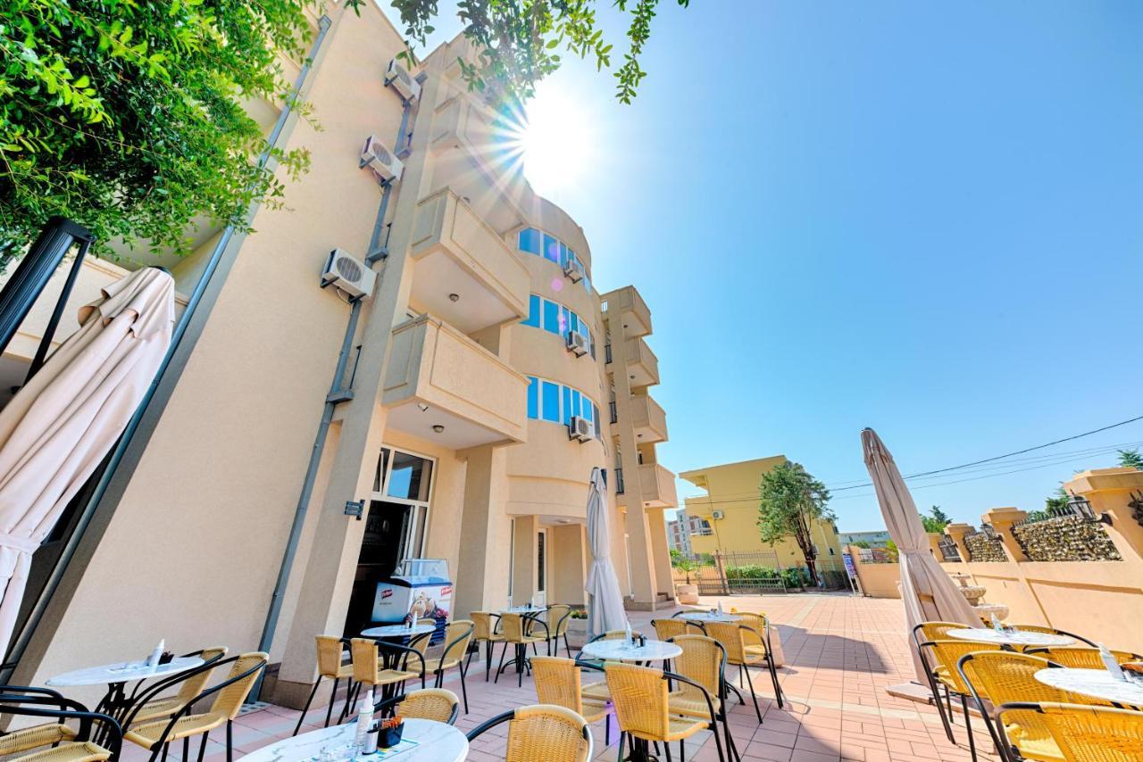 Hotel Dana Čanj Zewnętrze zdjęcie