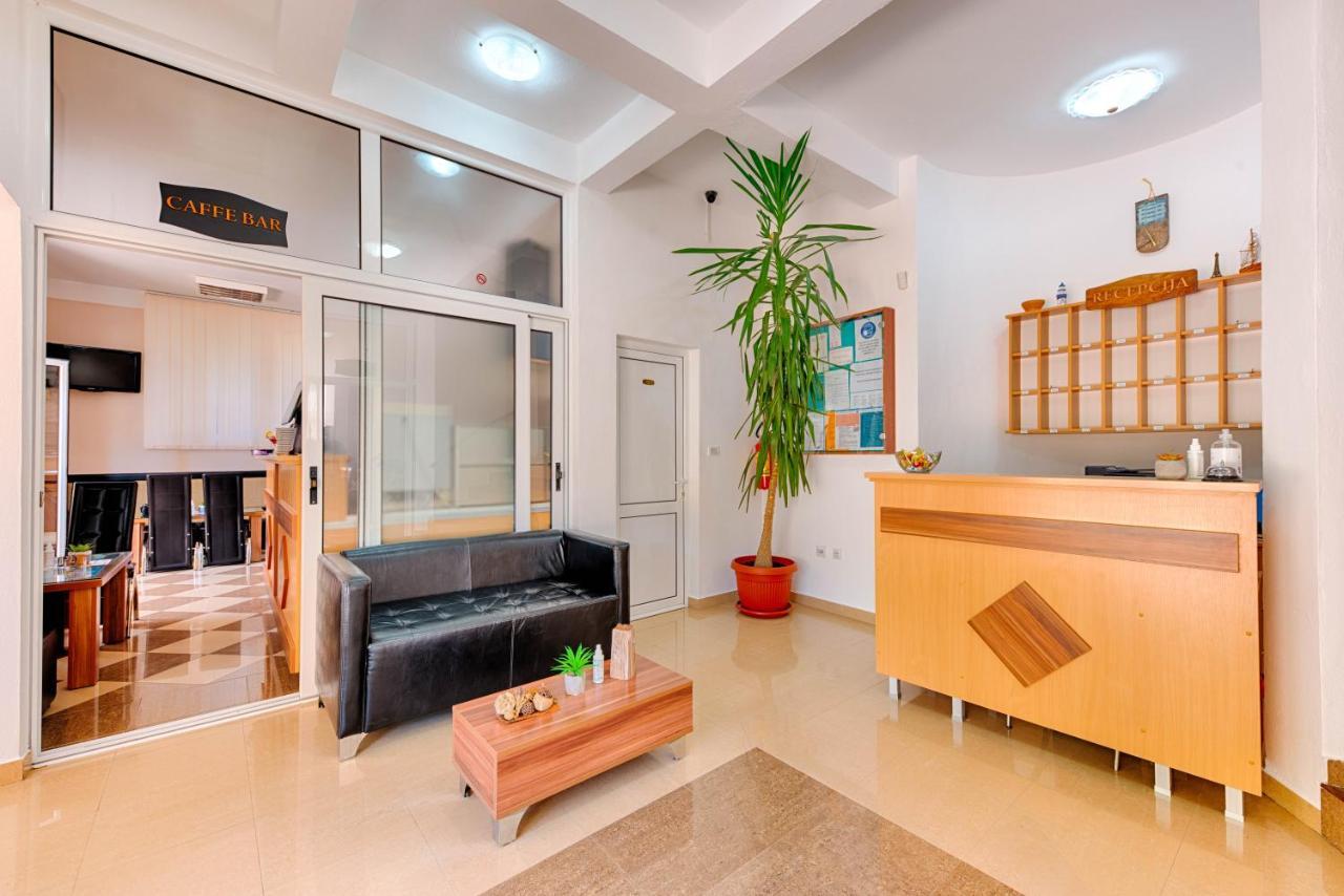 Hotel Dana Čanj Zewnętrze zdjęcie