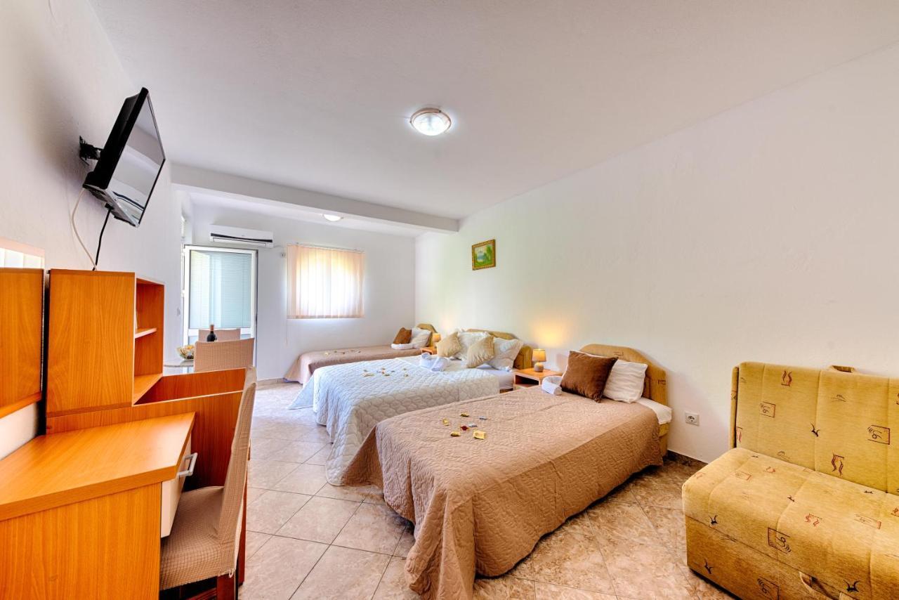 Hotel Dana Čanj Zewnętrze zdjęcie