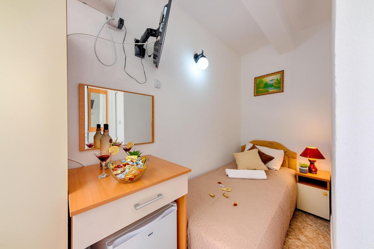 Hotel Dana Čanj Zewnętrze zdjęcie