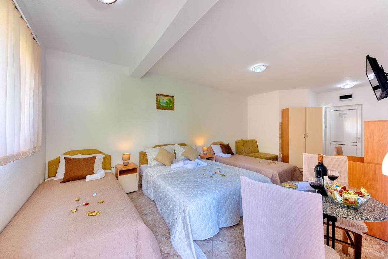 Hotel Dana Čanj Zewnętrze zdjęcie