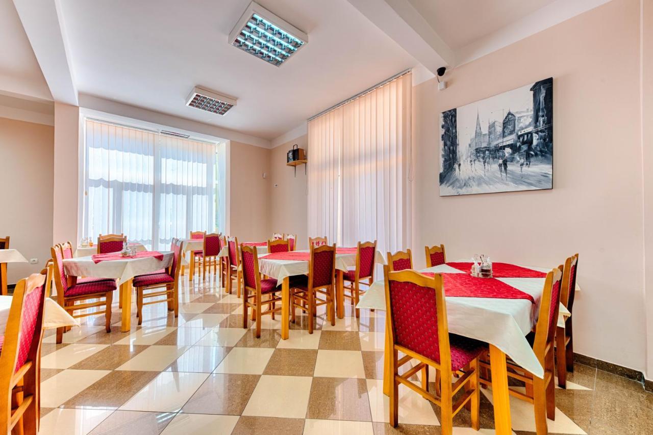 Hotel Dana Čanj Zewnętrze zdjęcie