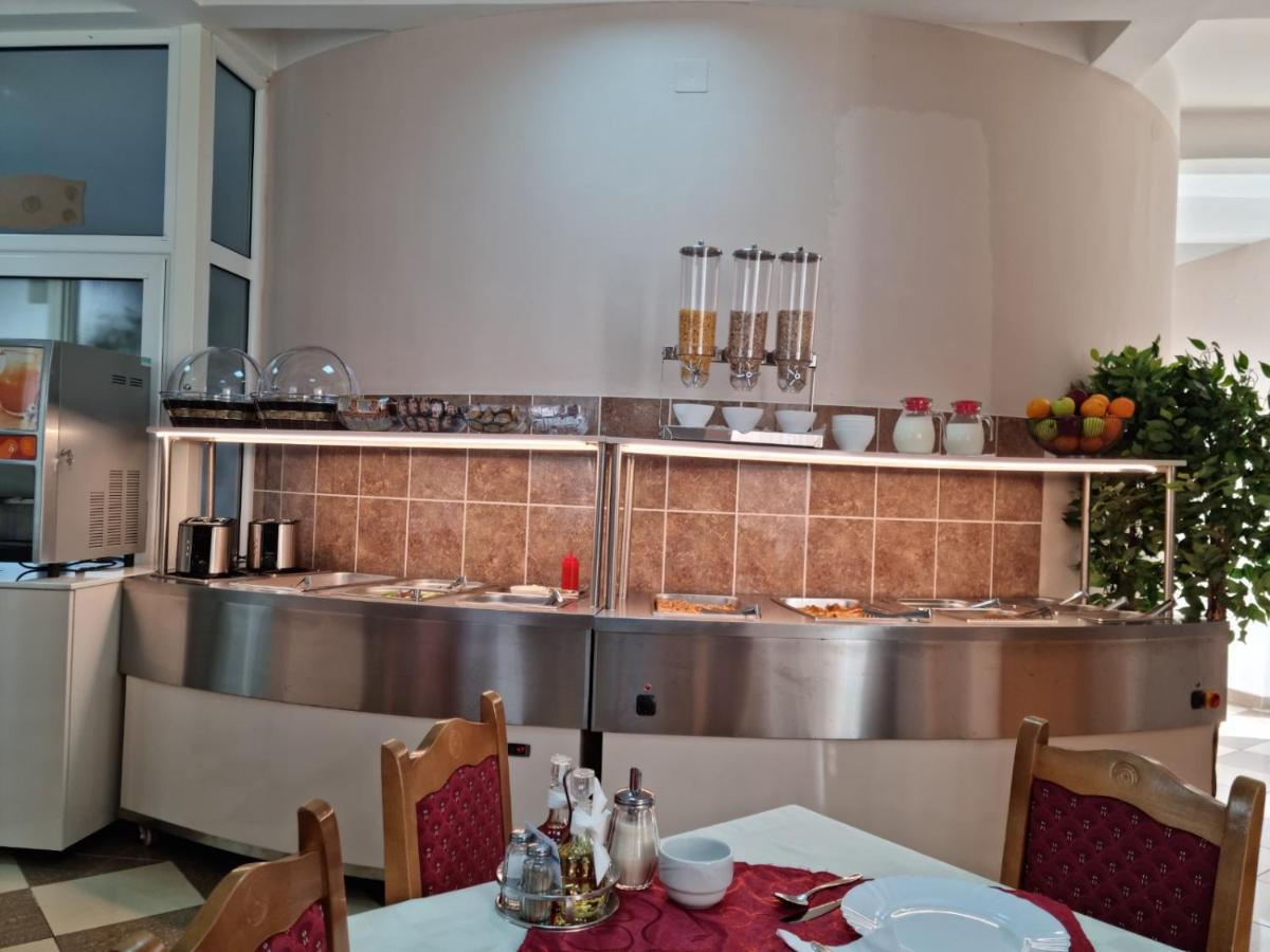Hotel Dana Čanj Zewnętrze zdjęcie