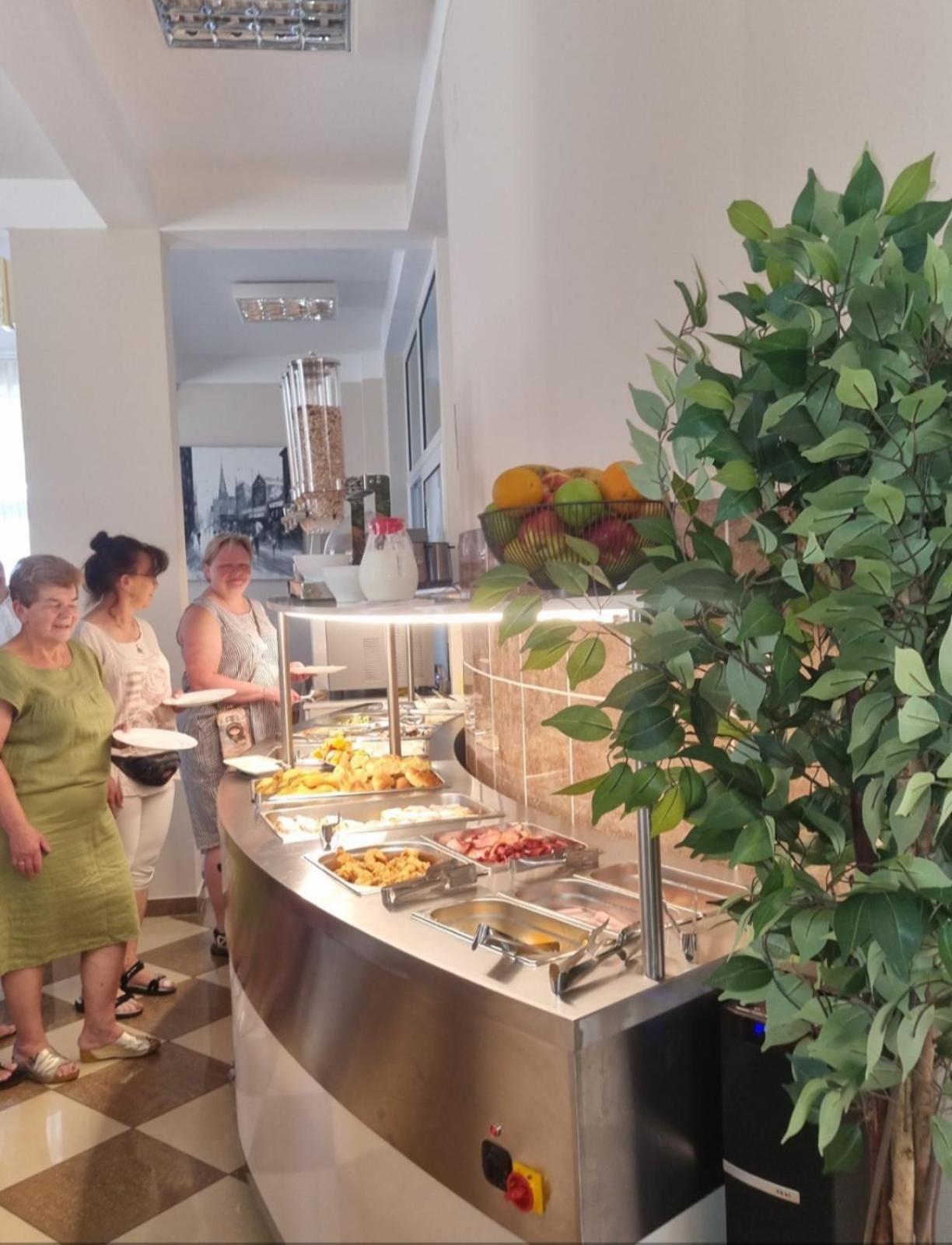 Hotel Dana Čanj Zewnętrze zdjęcie